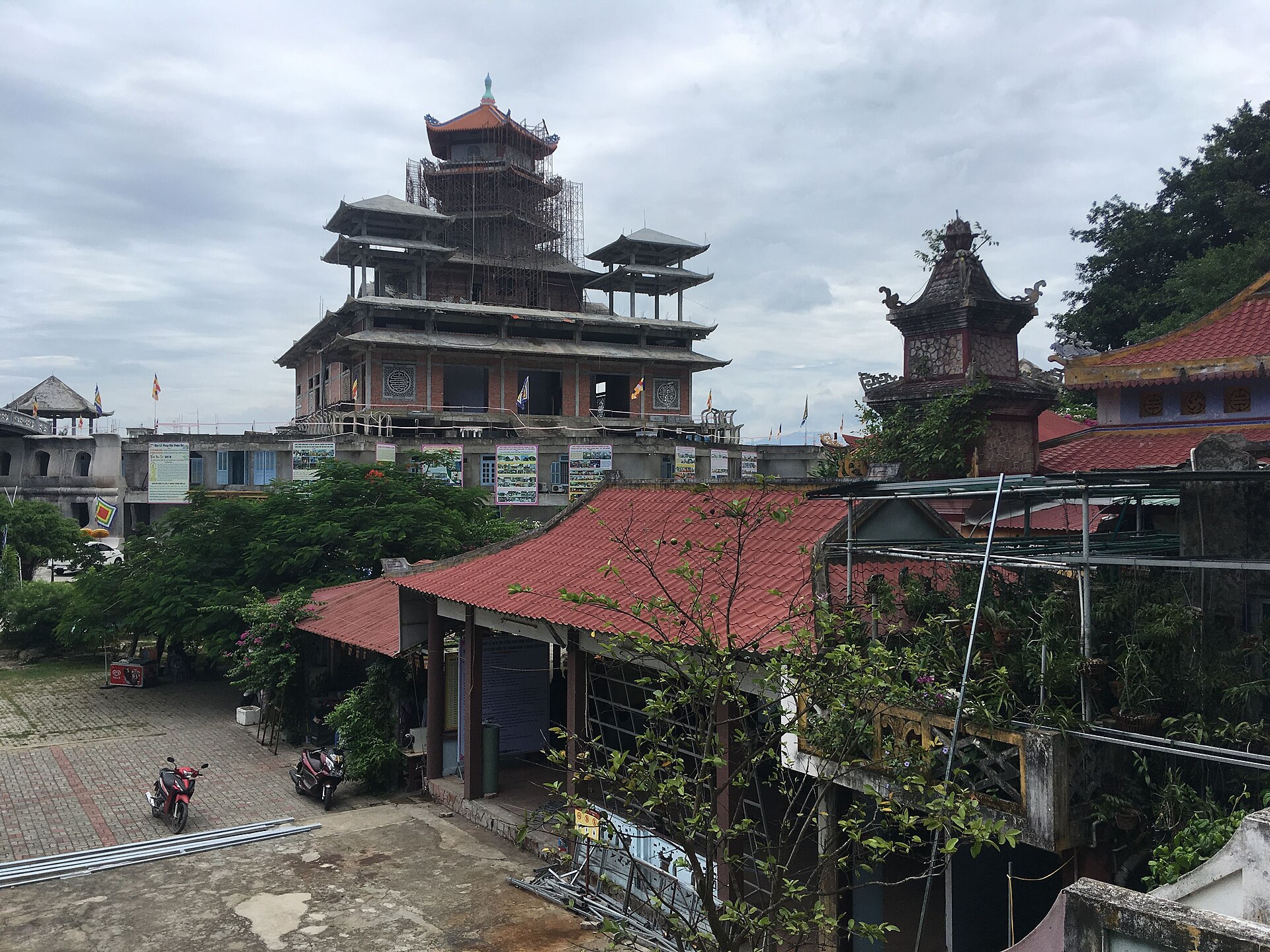Quan The Am Pagoda Da Nang 2