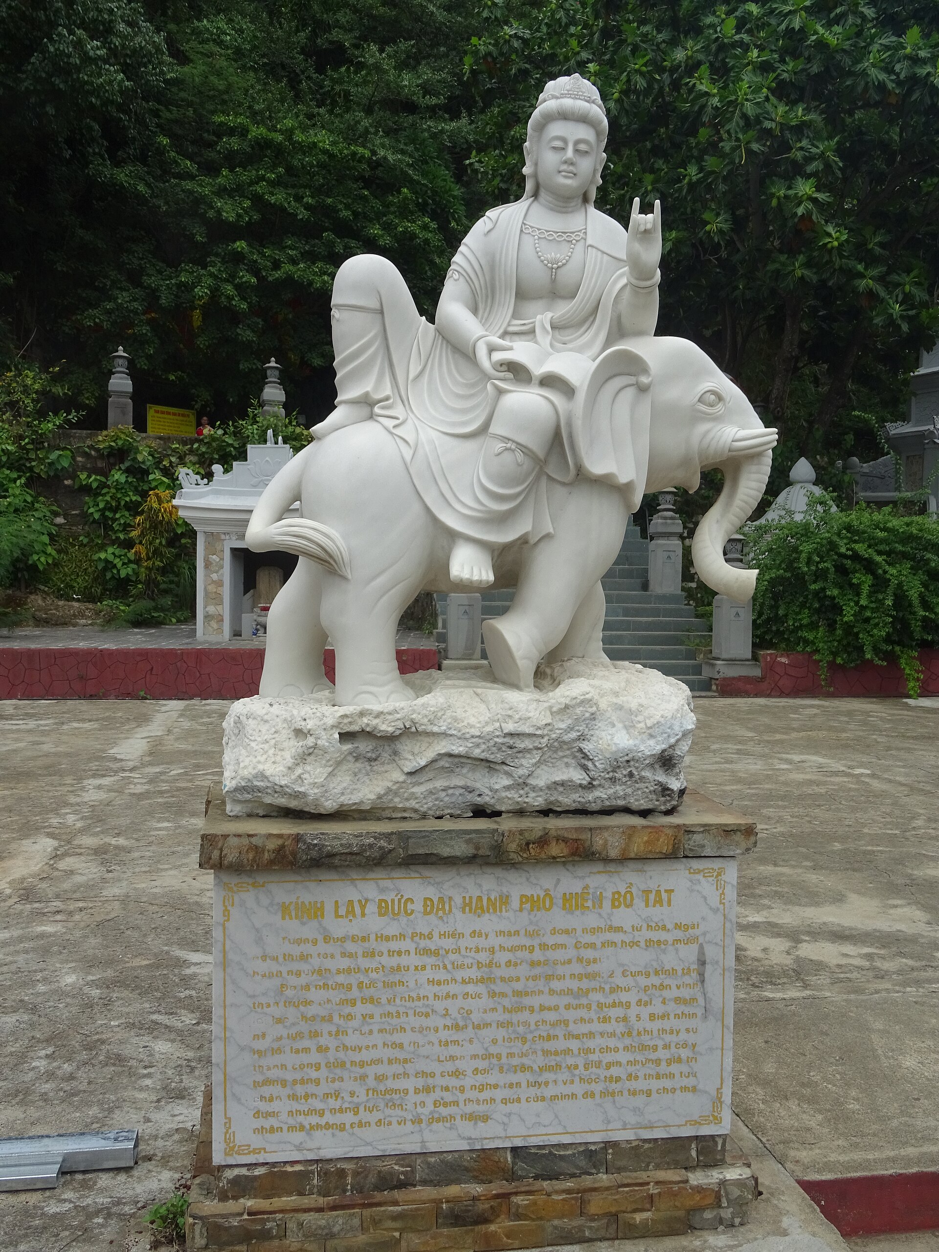 Quan The Am Pagoda Da Nang 5