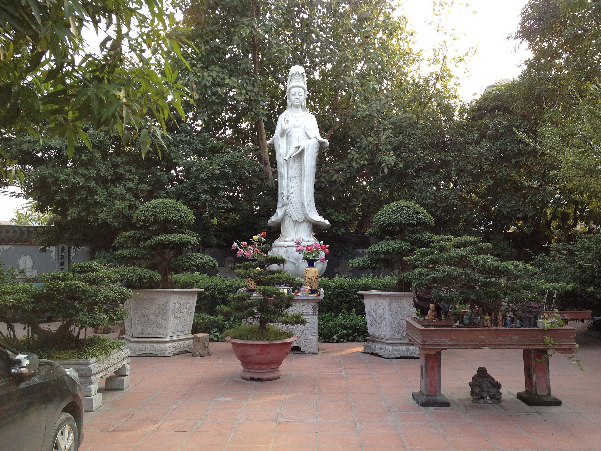 Tượng Quan Thế Âm, chùa Tứ Kỳ, Hà Nội 001