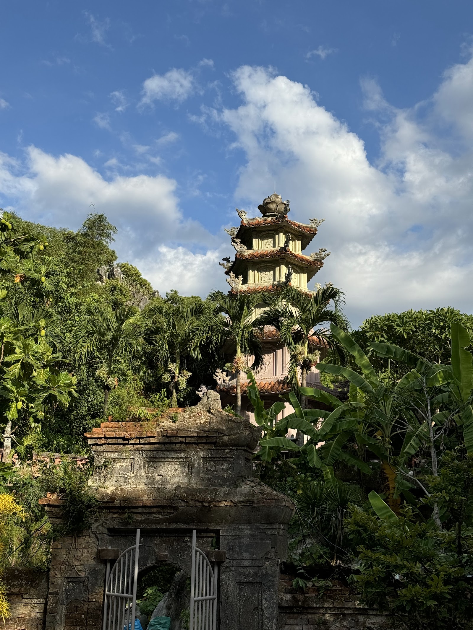 Quốc Tự Tam Thai