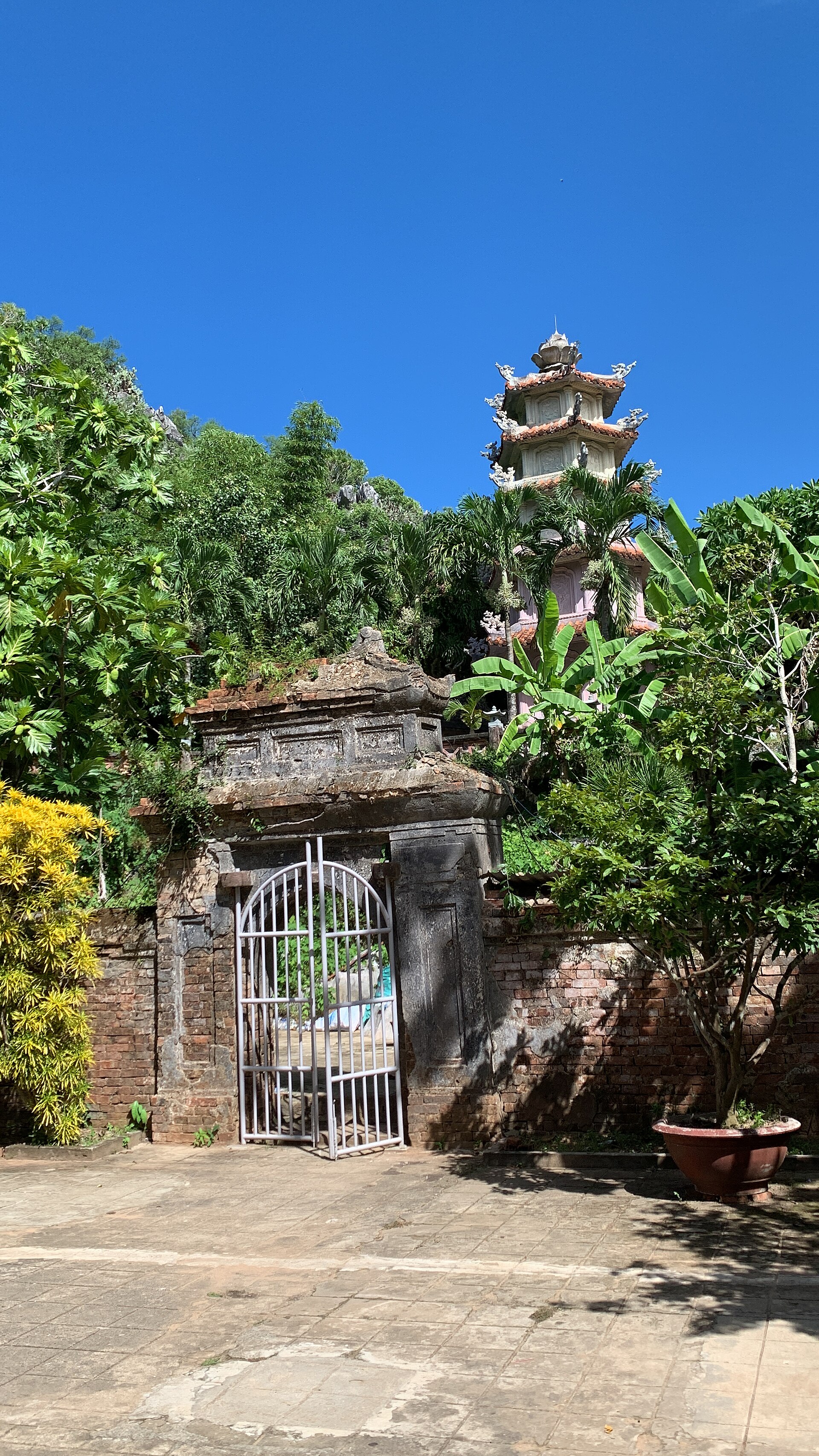 Chùa Tam Thai, Thủy Sơn, Đà Nẵng (Tam Thai Pagoda, Thuy Son Marble Mountain) - img 02