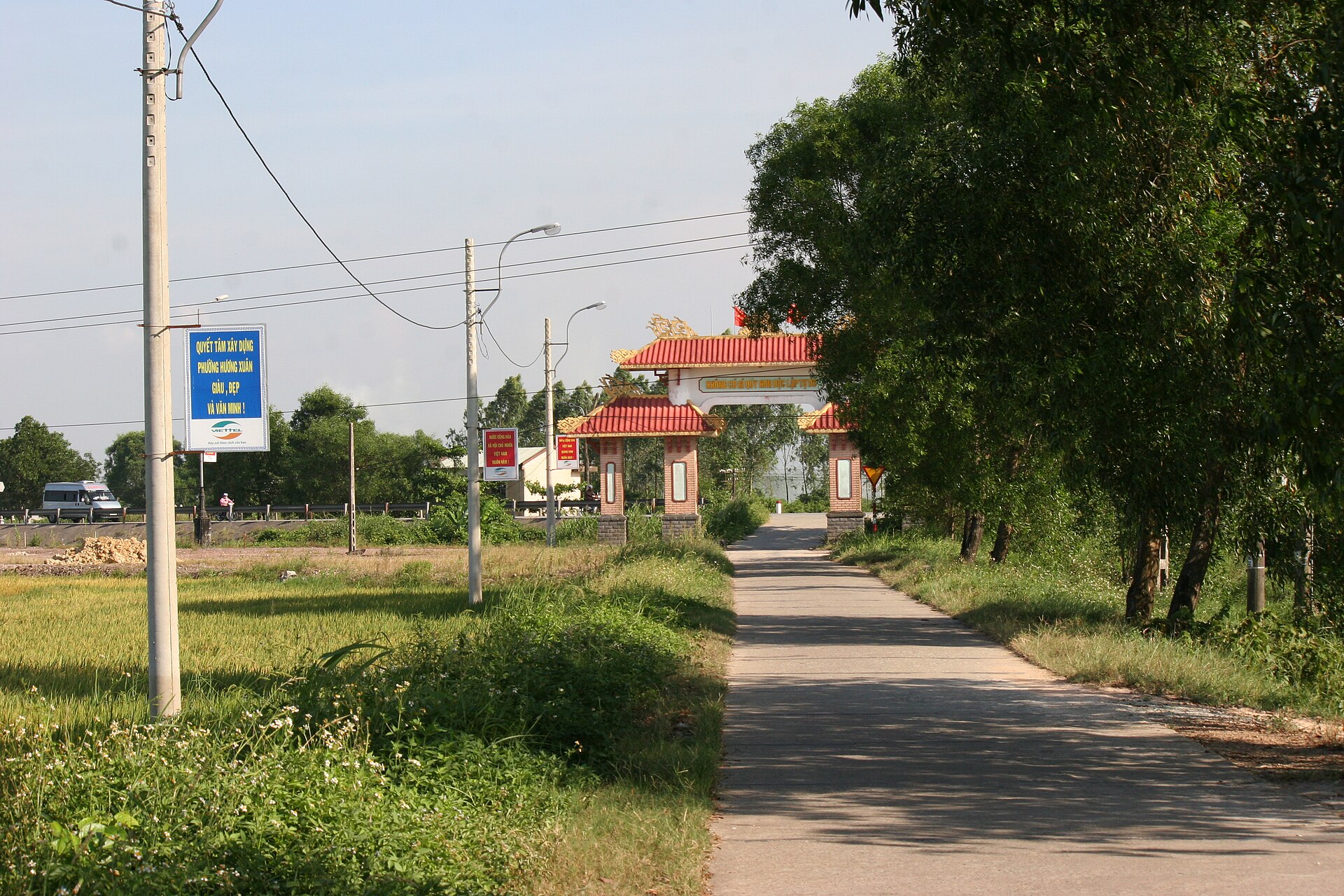 Cổng làng Thanh Lương nhìn từ xa