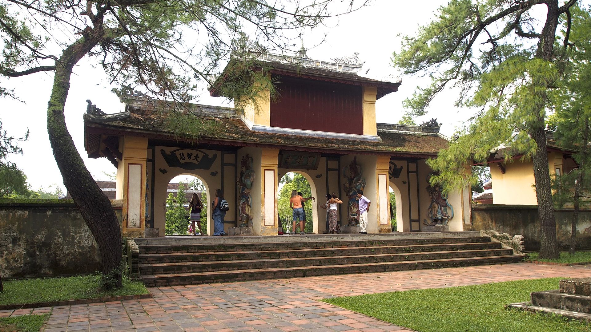 Thiên Mụ Pagoda Hue, Vietnam (12159946723)