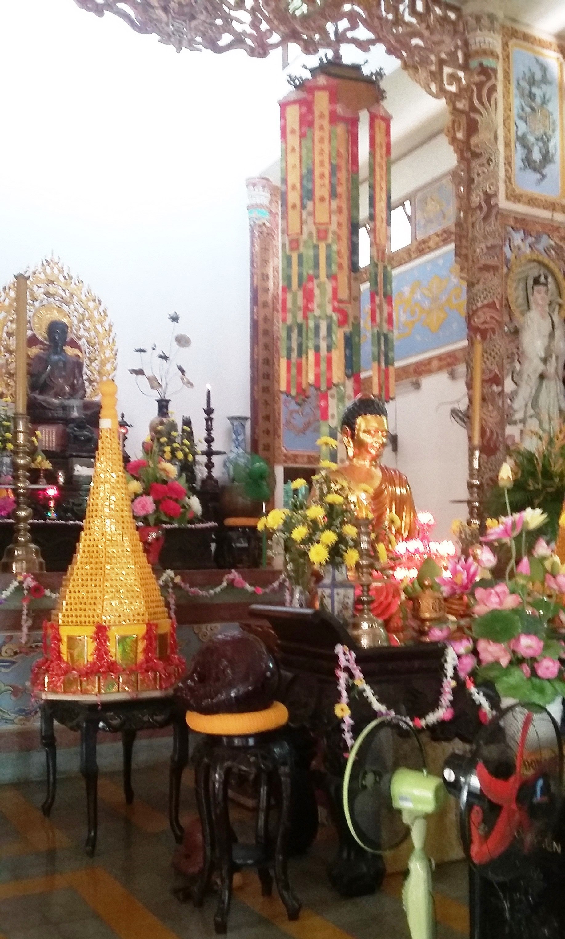 Chùa Long Sơn (chùa Phật Trắng), Nha Trang, bên trong ngày 27 tháng 5 năm 2015 (14)