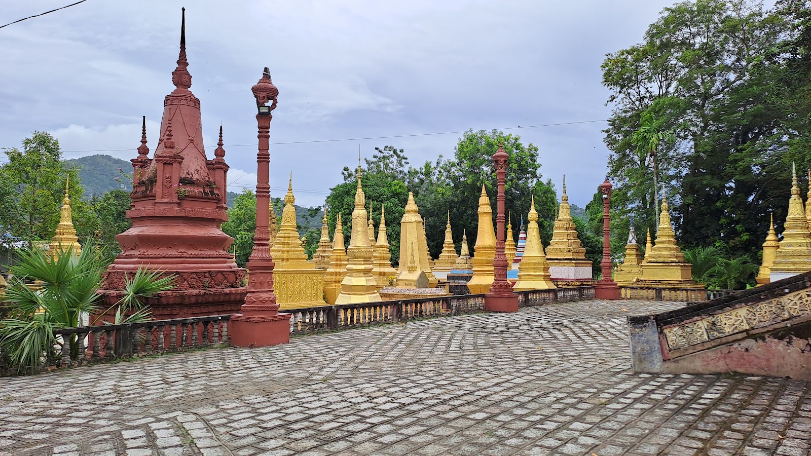 វត្តត្រពាំងត្រាវ - Chùa Tro Păng Trao (Chùa Cây Dầu)