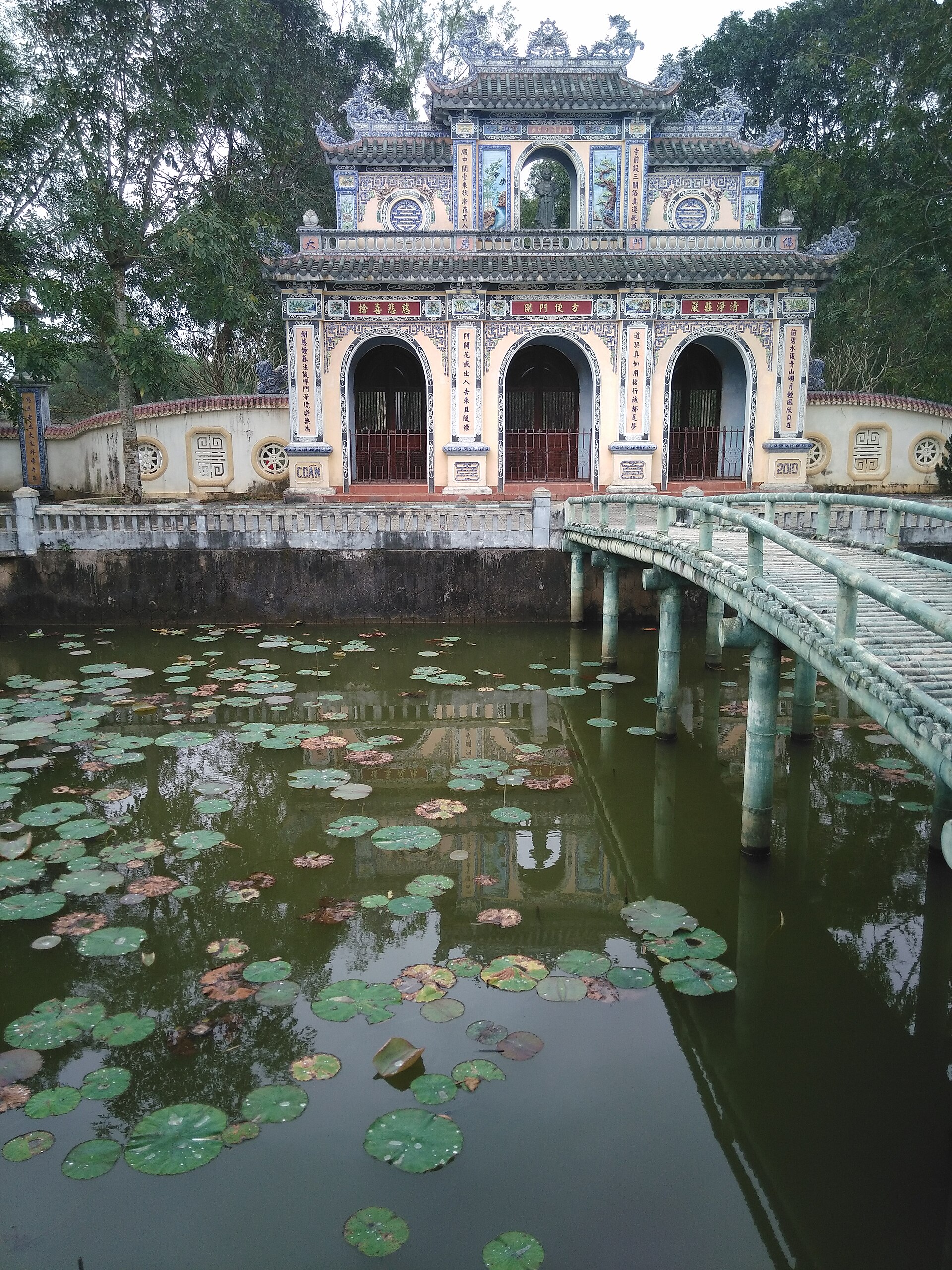 Chùa Sắc Tứ Triệu Phong (2. hồ nước), Tết năm 2018 (5)