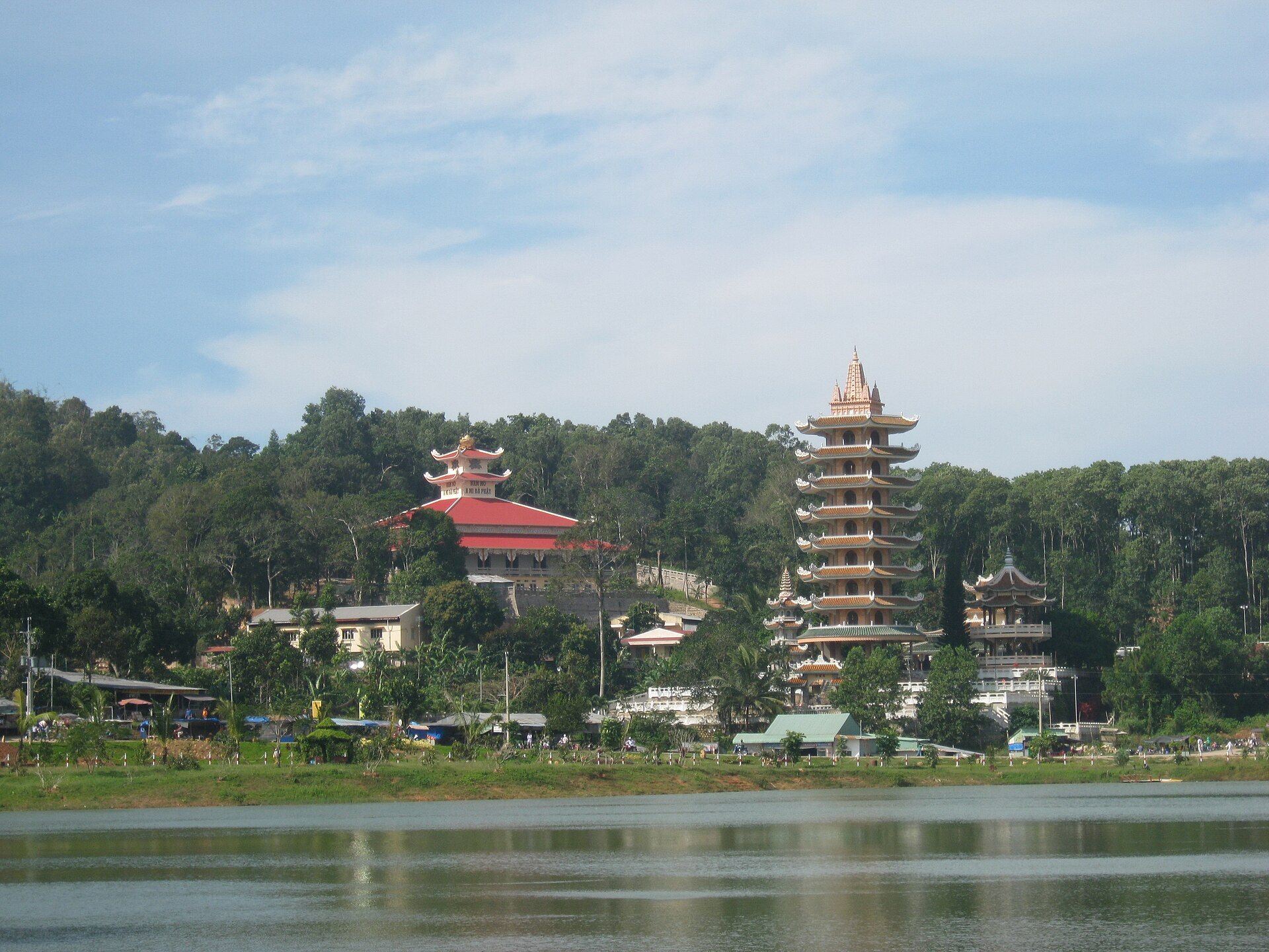 Toàn cảnh chùa Vạn Linh