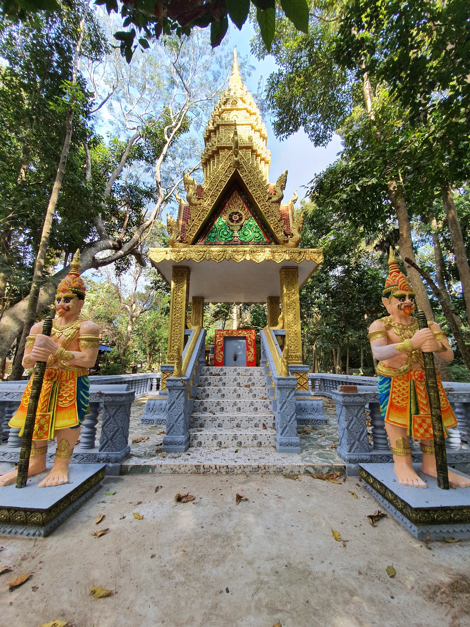 Chùa Dơi