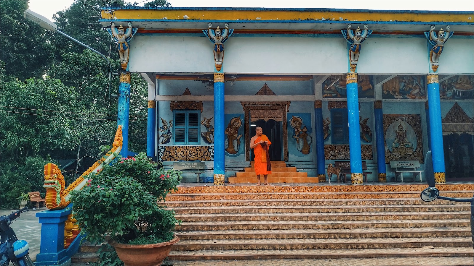 Chùa Dơi