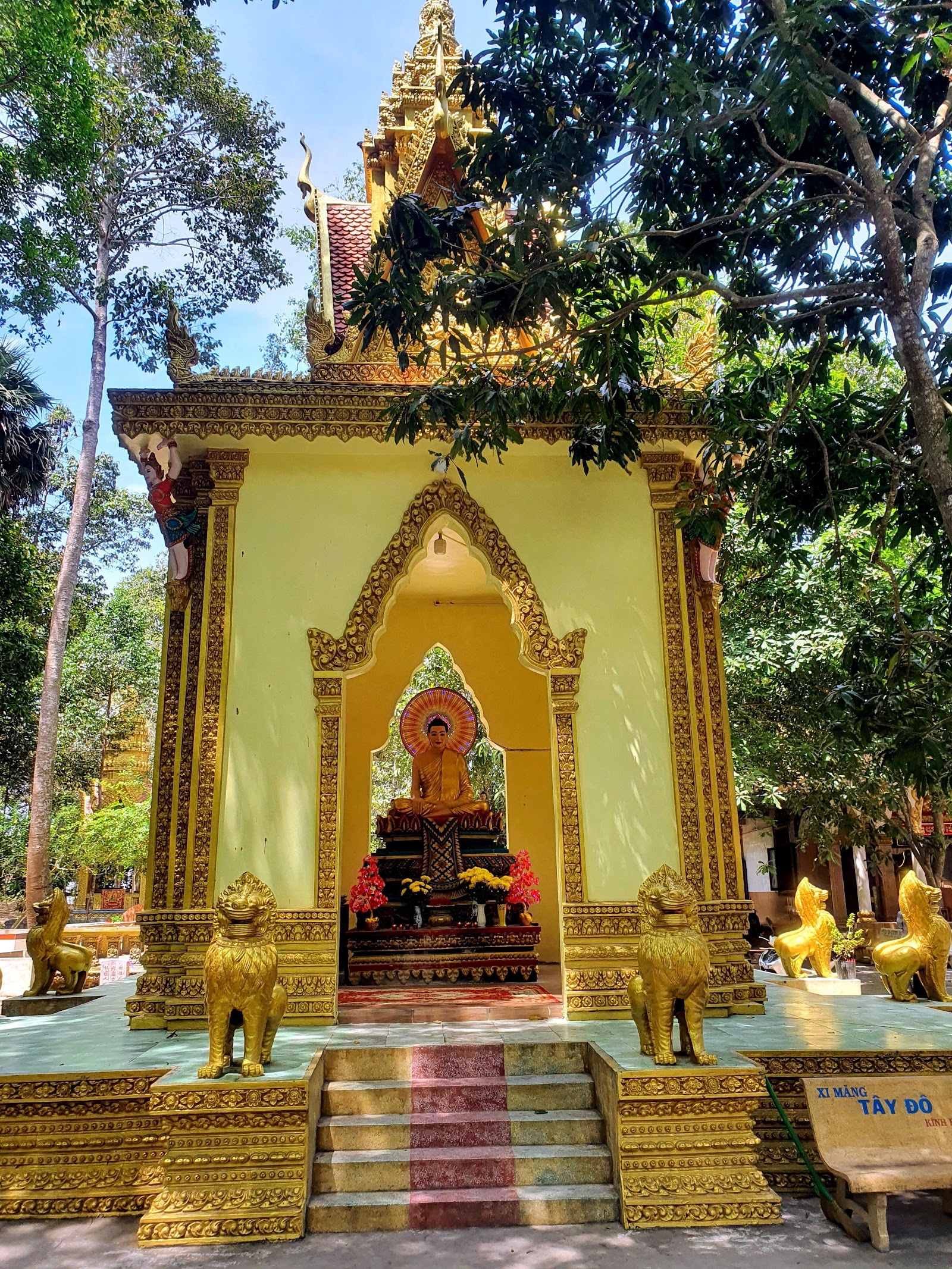 Chùa Dơi