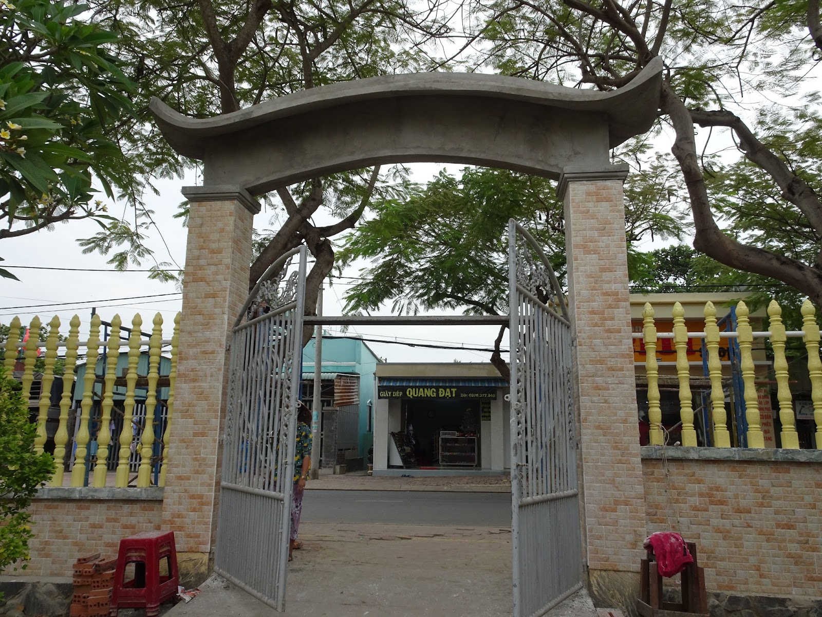 Hưng Cần Tự