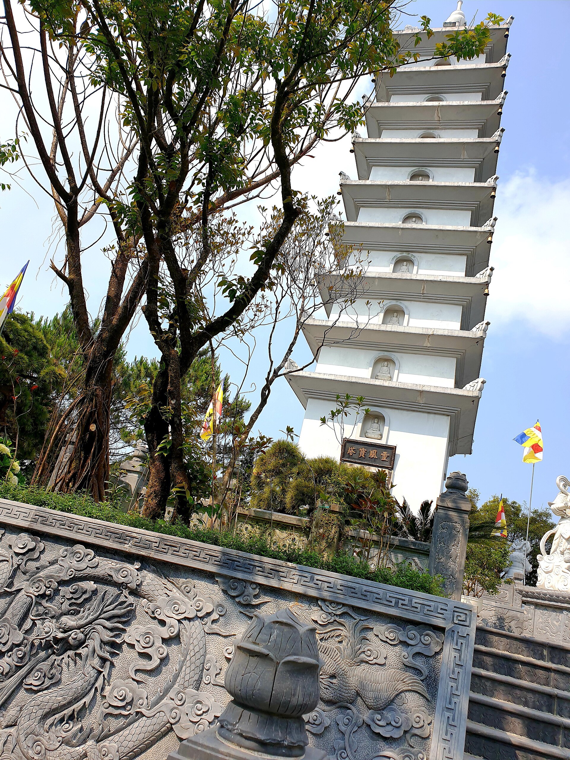 Bảo tháp lớn ở Linh Phong Thiền Tự, Bà Nà, tháng 3 năm 2021 (5)
