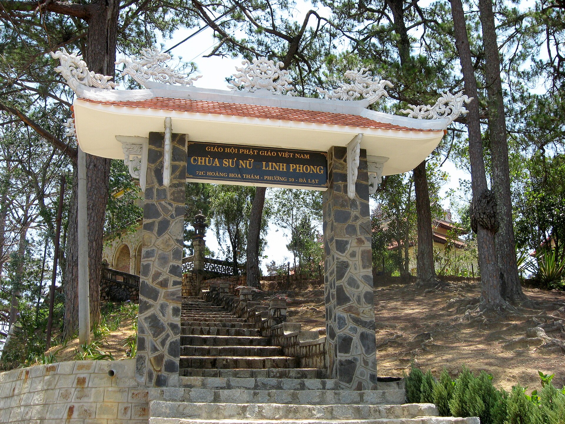 Linh Phong Pagoda 00