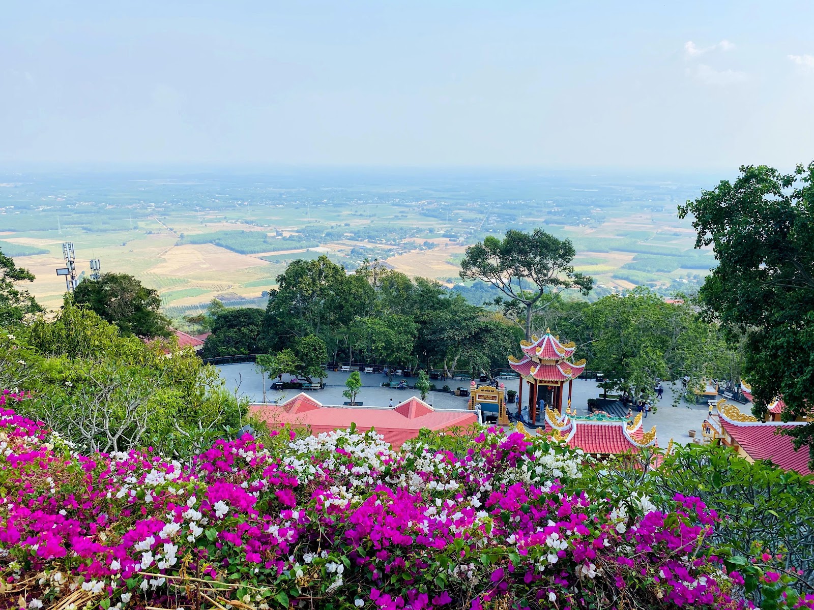 Chùa Linh Sơn Tiên Thạch Tự