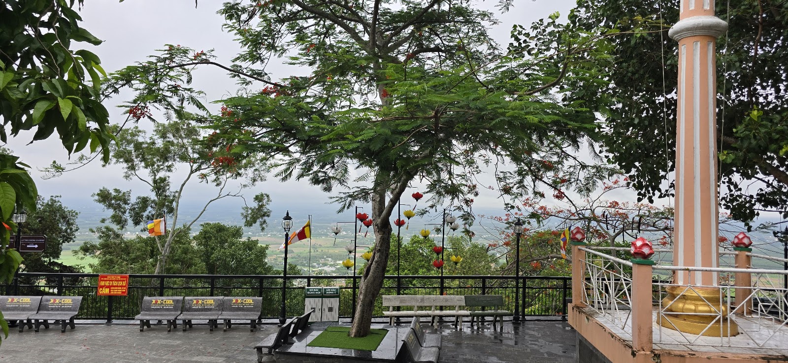 Chùa Linh Sơn Tiên Thạch Tự