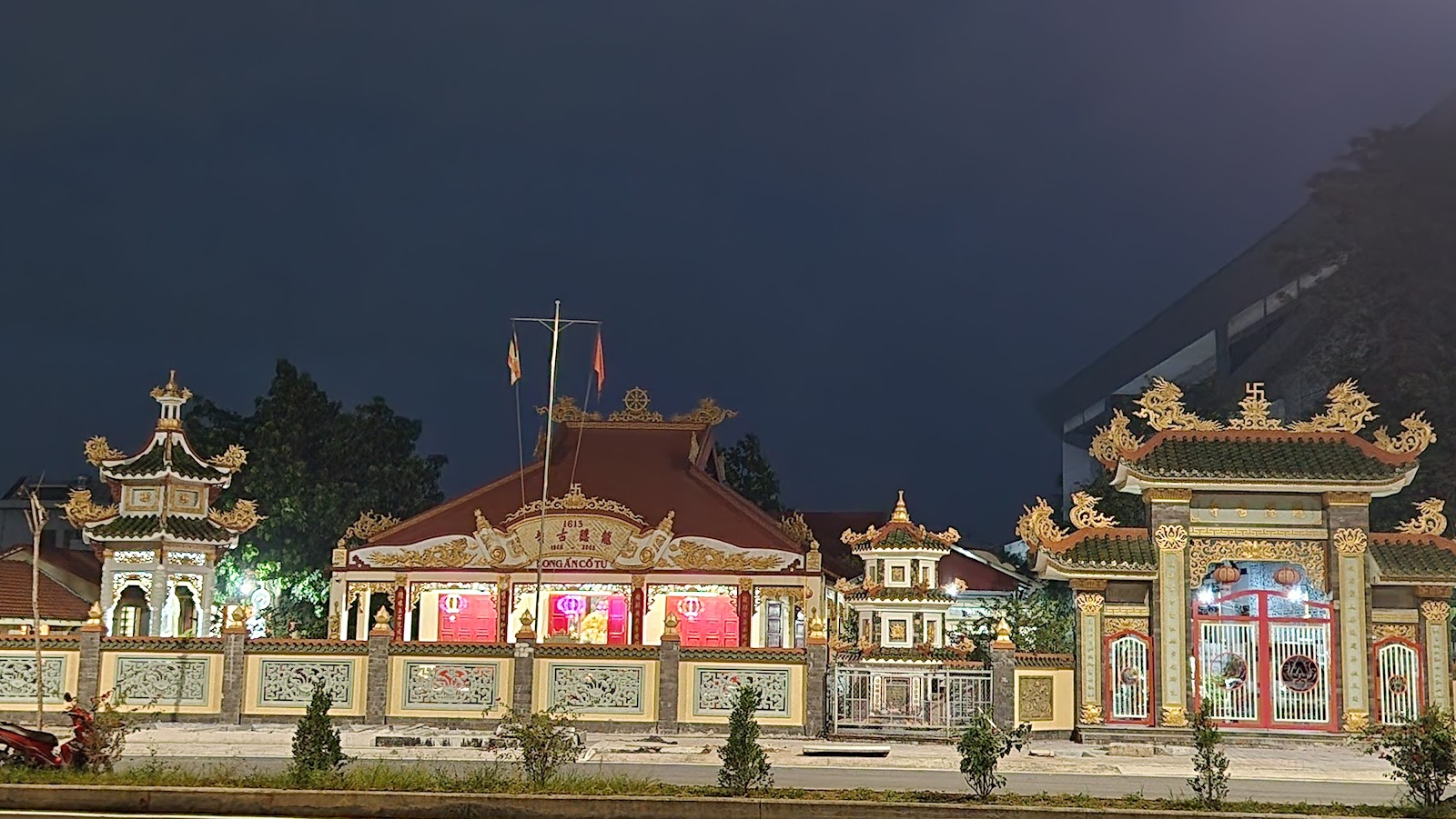 Chùa Long Ẩn