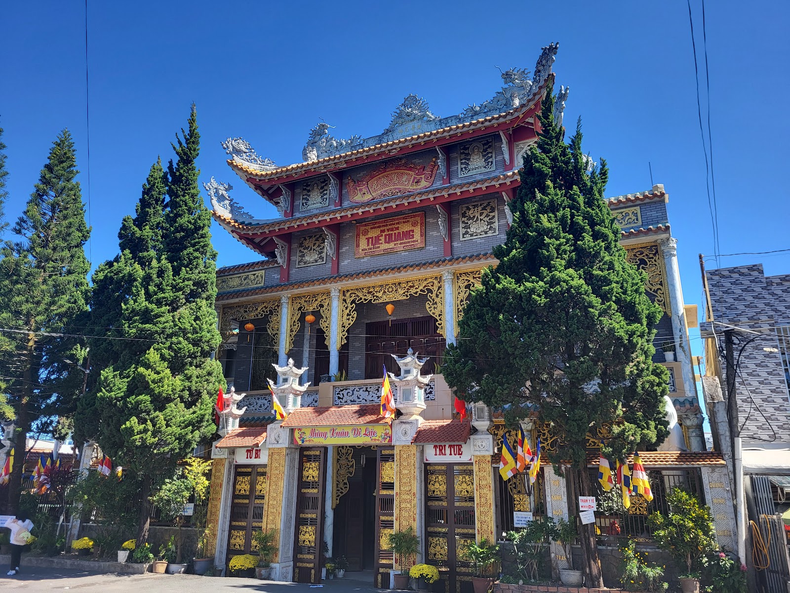 Ni Viện Tuệ Quang
