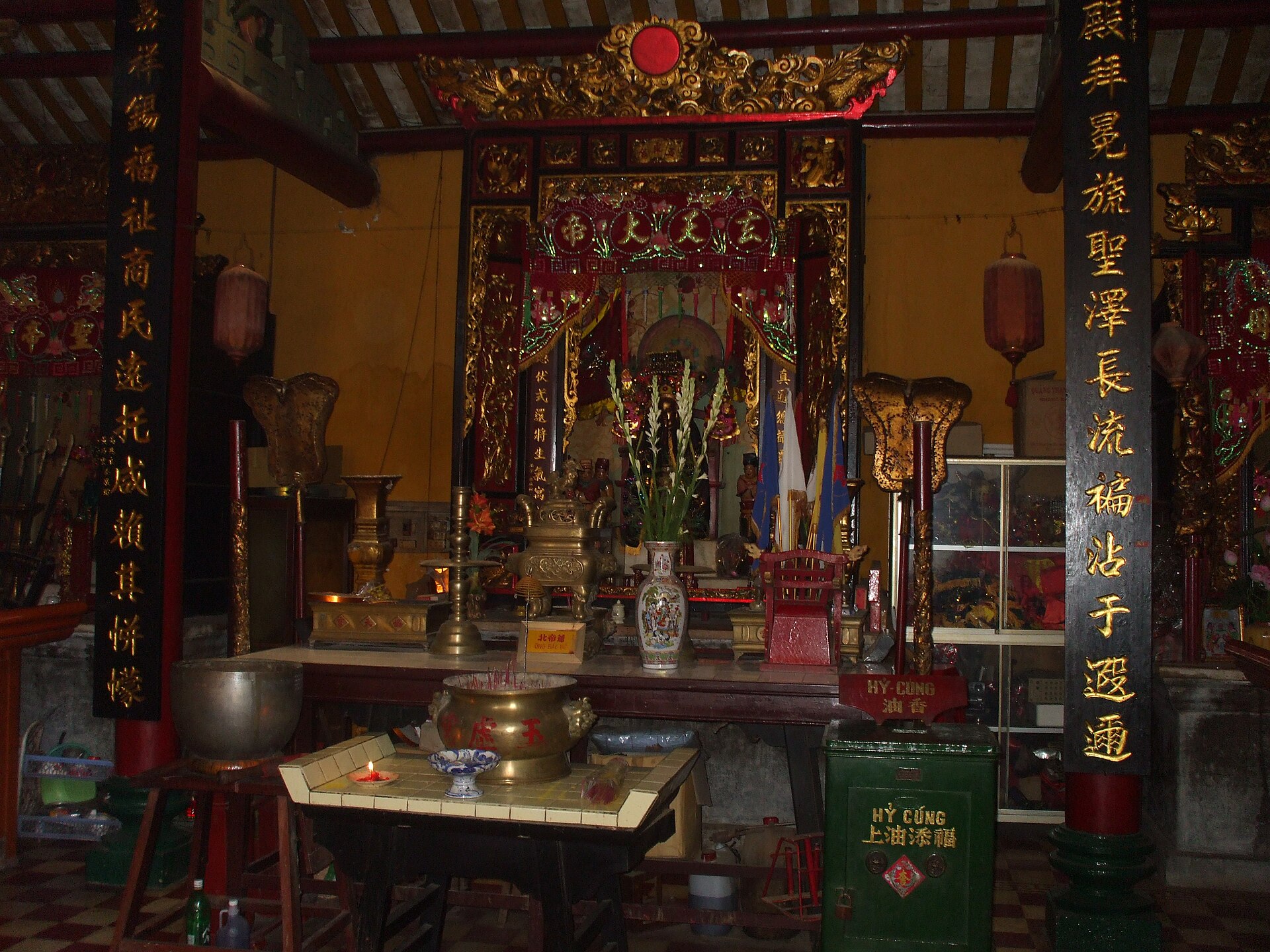 Chánh điện Chùa Ông Bắc