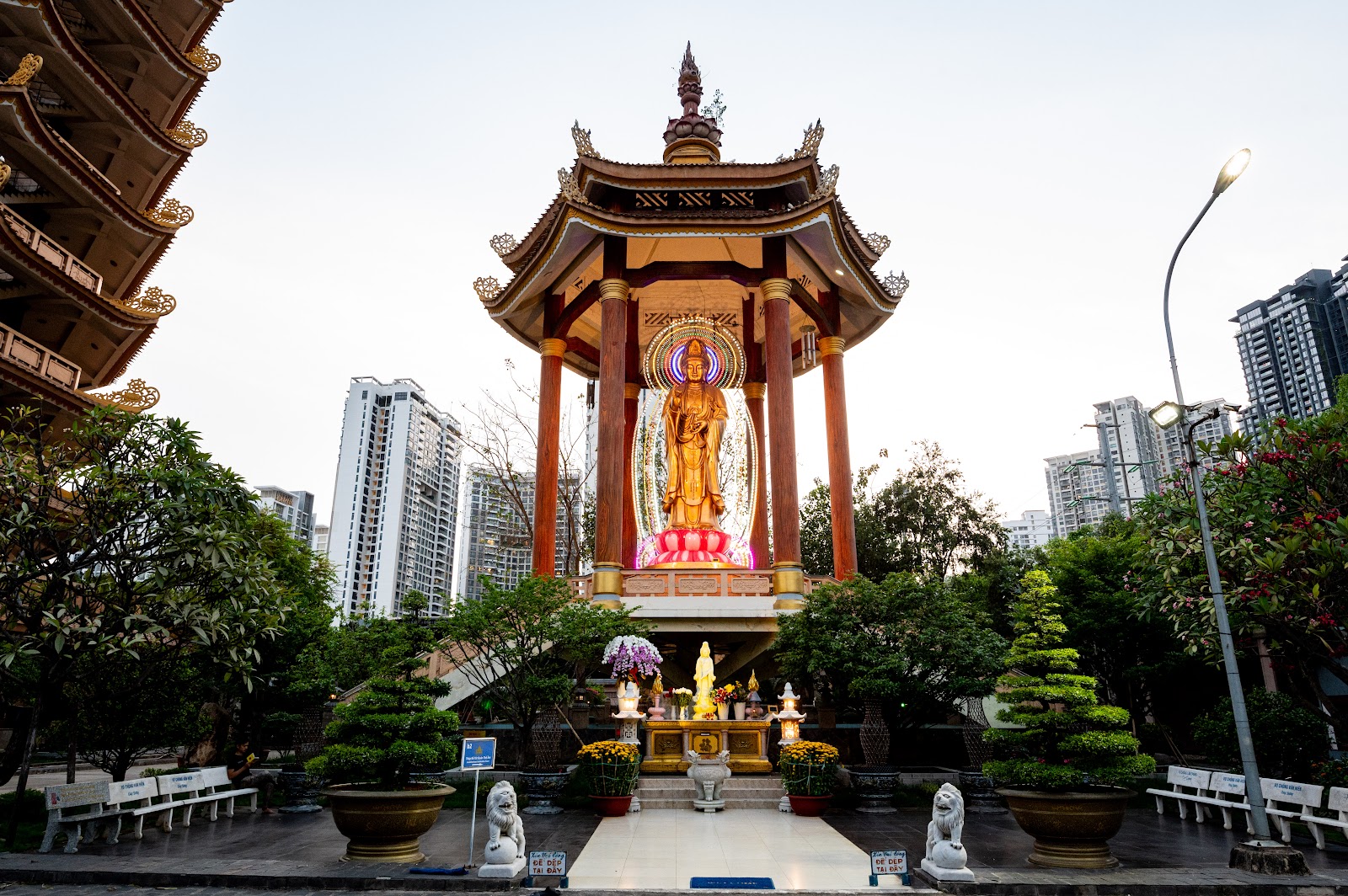 Pháp viện Minh Đăng Quang
