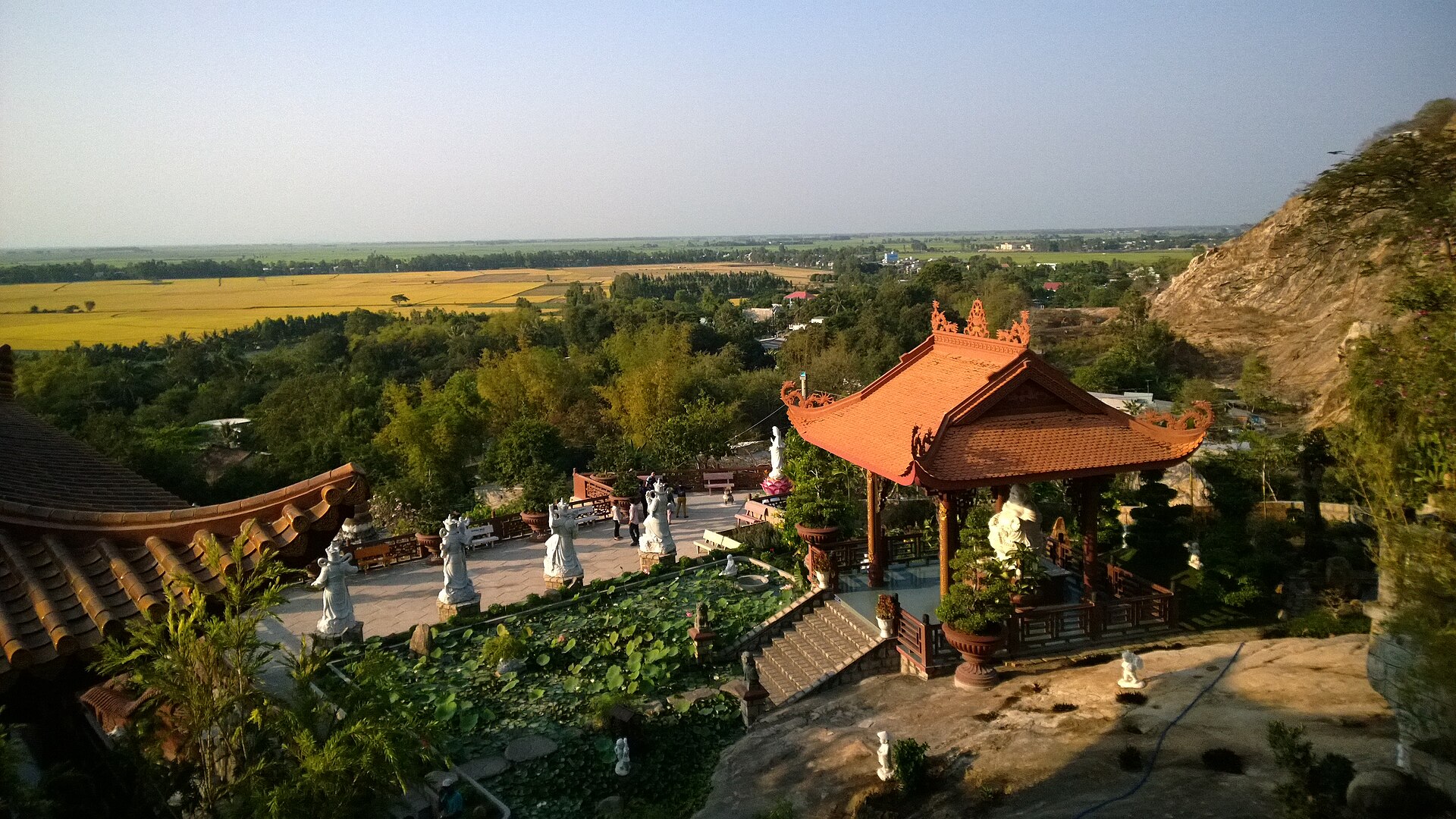Chùa Phước Điền- Chùa hang- Vĩnh Tây 1, Núi Sam, Châu Đốc, An Giang, Việt Nam - panoramio