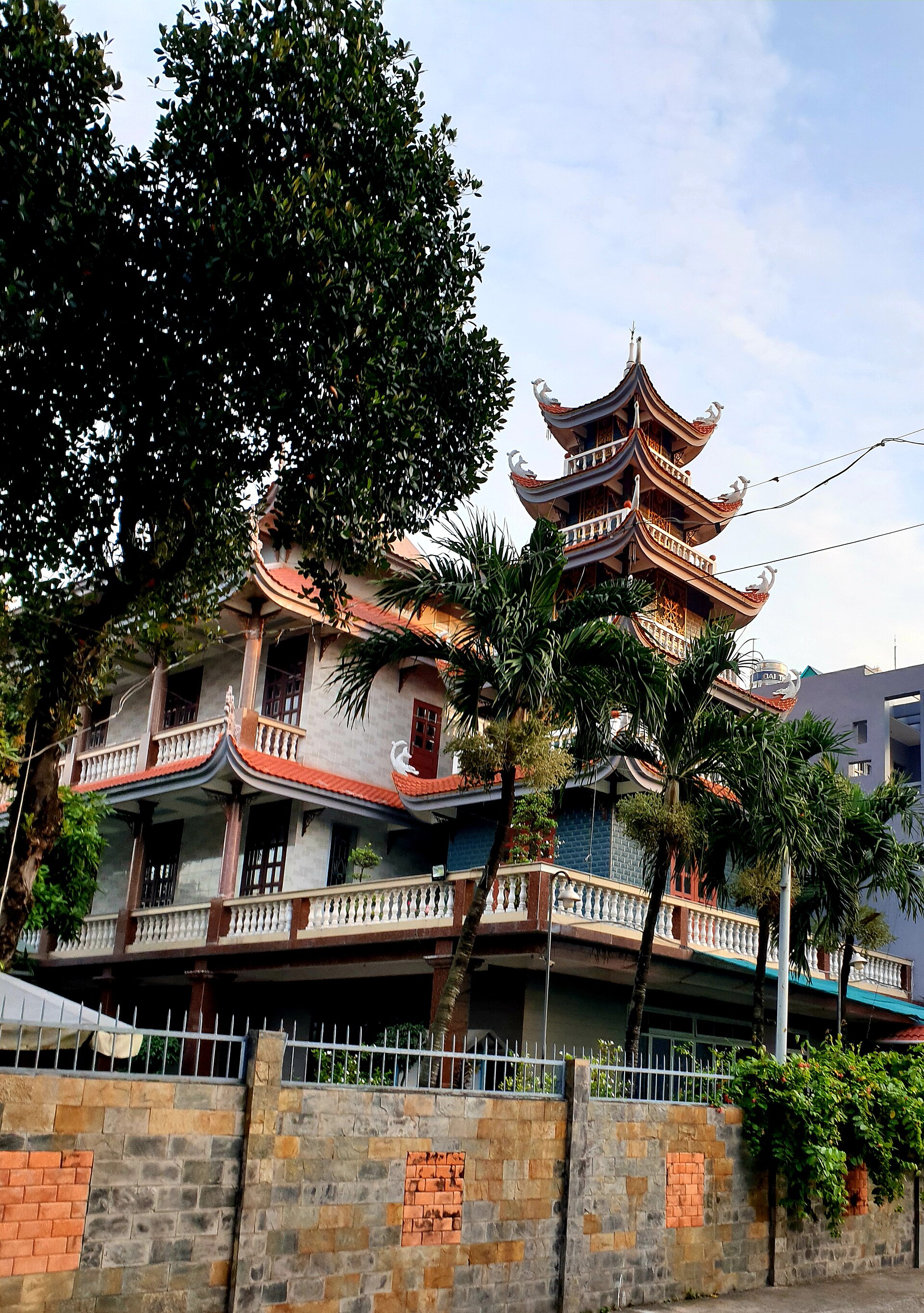 Chùa Phước Thạnh, Tân Phú, tháng 01 năm 2022 (bảo tháp nhìn từ xa) (2)