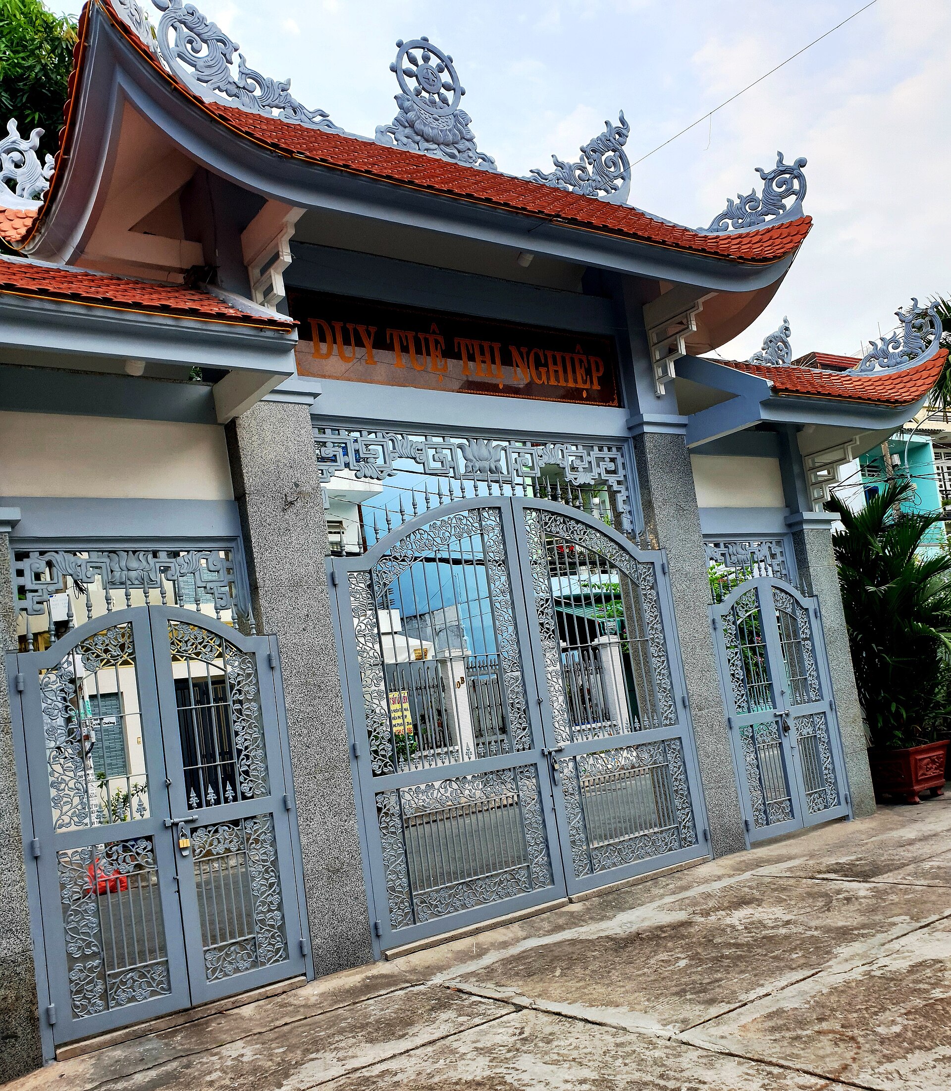 Chùa Phước Thạnh, Tân Phú, tháng 01 năm 2022 (cổng chùa nhìn từ trong) (1)
