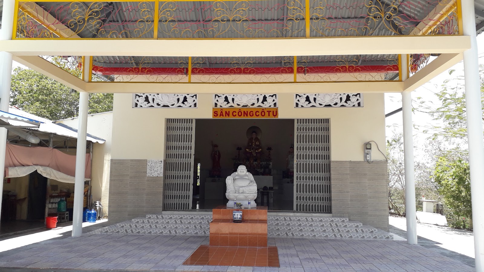 Sân công cổ tự