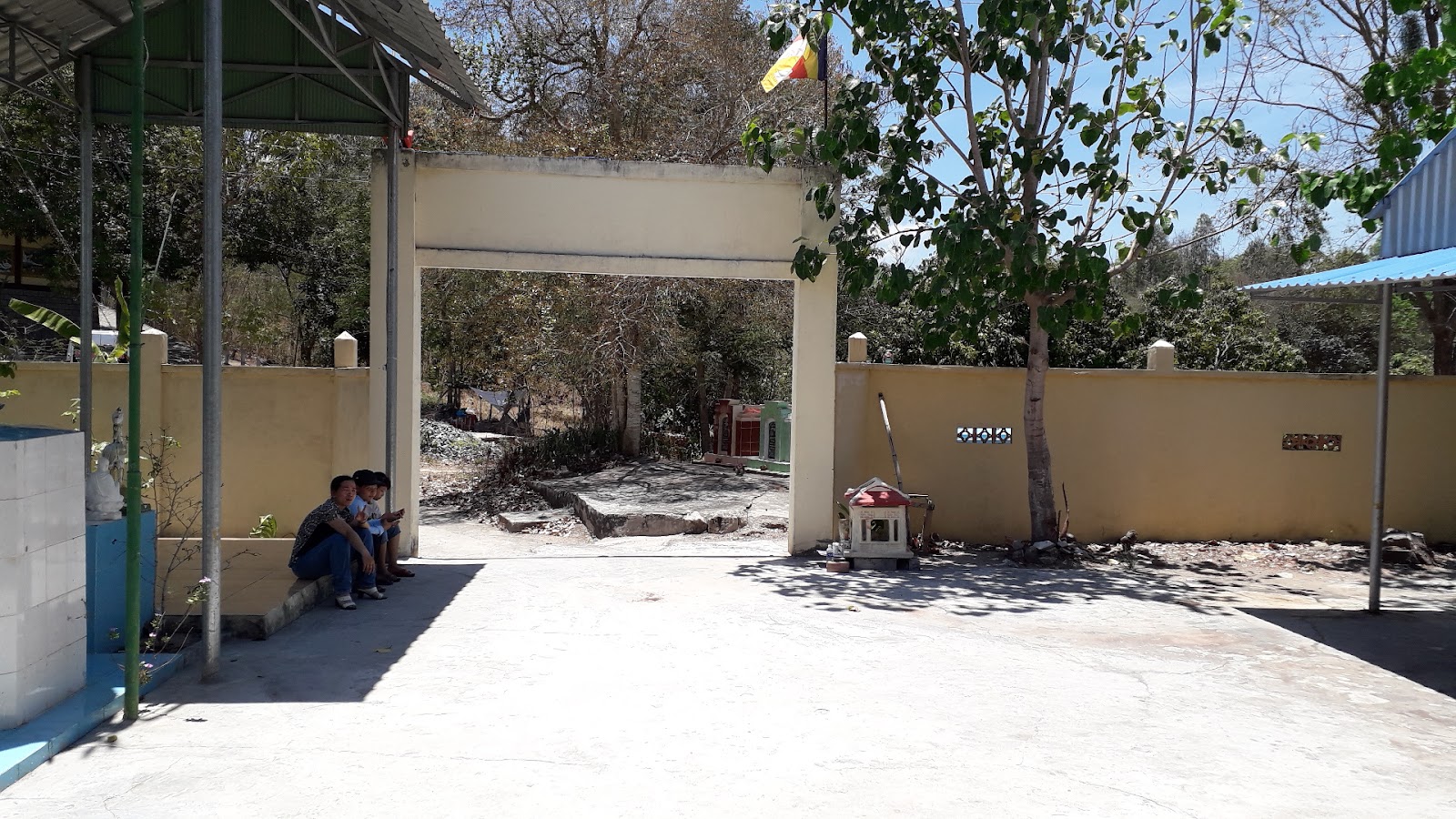Sân công cổ tự