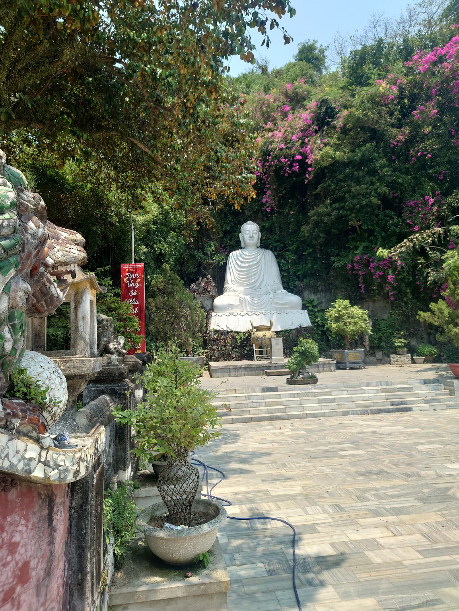 Tháp Xá Lợi