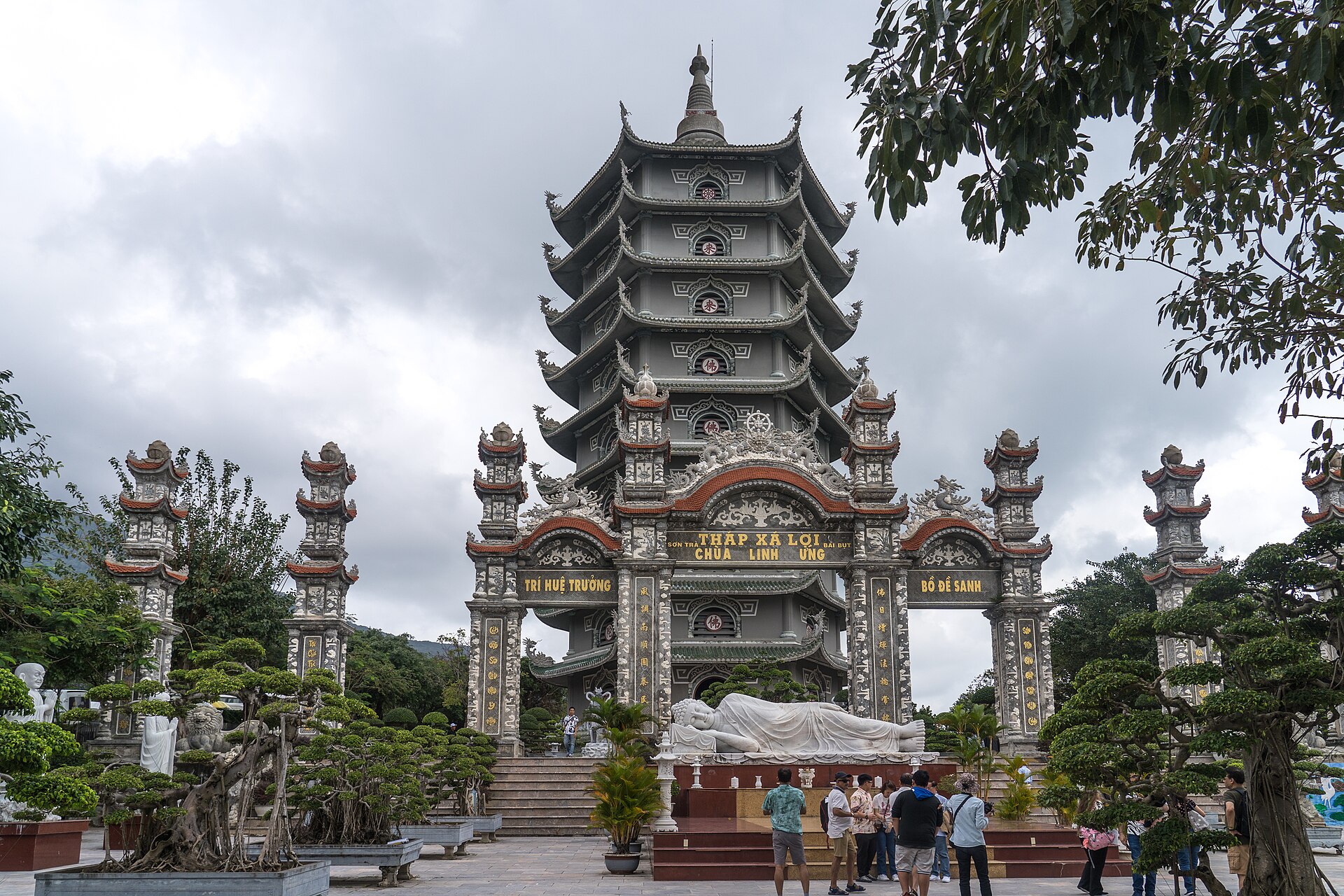 2024-12-07 Tháp Xá Lợi, Linh Ung Pagoda 1